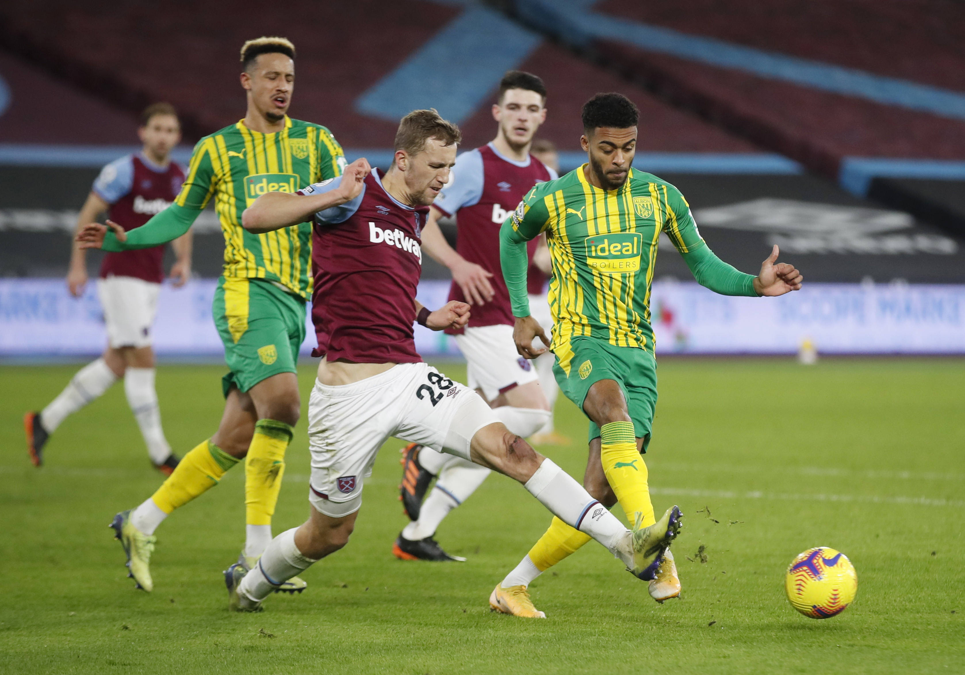 足球界造成 足球界造成